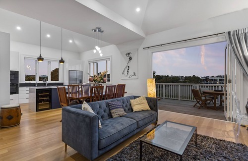 Kingsland House | Luxurious 4 Bed Grey Lynn House - SPECIAL 30% DEAL SEPTEMBER Central Auckland.