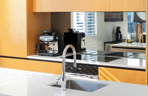 Auckland Central Business District Apartment | Luxurious Living In The Heart Of Wynyard Quarter