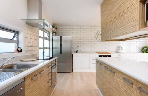 Papamoa Beach House | Luxurious modern Beach Getaway with spa pool. Only 150m to white sandy beach