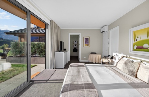 Lower Shotover Bed & Breakfast | Luxurious, private suite with steam shower and stunning river & mountain views