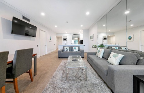 Auckland Central Business District Apartment | Luxurious & Spacious Living w/Breathtaking Views