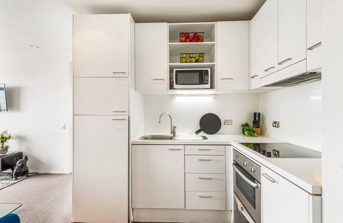 Auckland Central Business District Apartment | Luxury 2BR Apt– Pool, Gym, Prime Spot Zodiak Stays