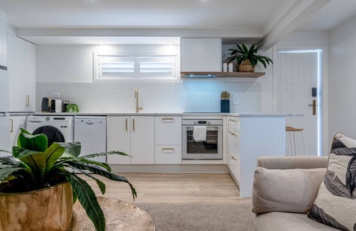 Mission Bay Apartment | Luxury Apart, Garden View, Beachside, Full Kitchen
