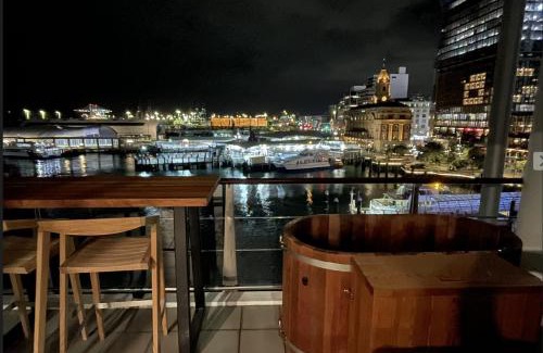 Auckland Central Business District Apartment | Luxury Apartment - Parking - Hot Tub - Stunning Views