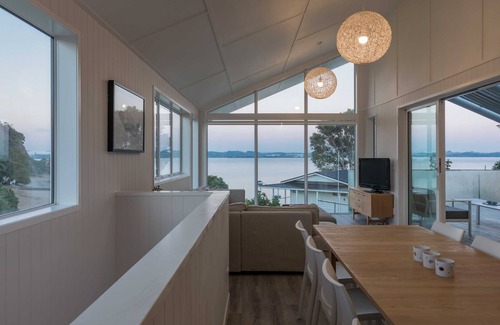 Russell House | Luxury bach with beach access