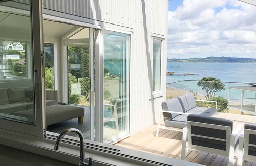 Russell House | Luxury bach with beach access