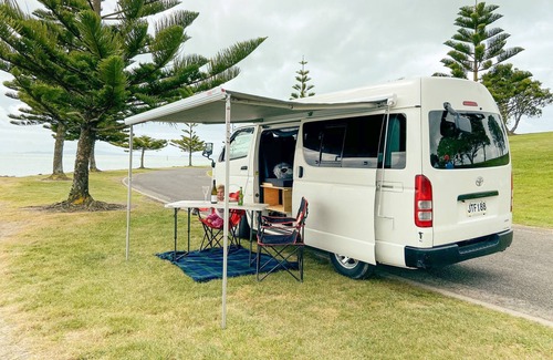 Tauranga House | 🌞LUXURY CAMPERVAN RENTAL: ESCAPE DAMP TENTS AND HASSLE FOREVER! SLEEPS 2.
