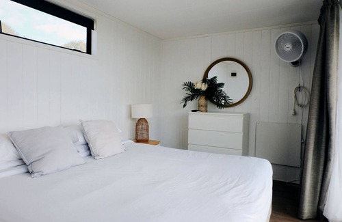 Te Arai Cabin | Luxury Camping Pod for Two to Go Glamping near Auckland