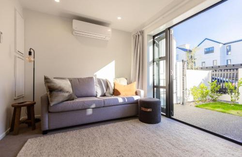 Christchurch City Centre House | Luxury CBD Townhouse 3 Bed 2 Bath With Car Park