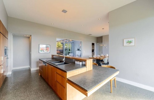 Snells Beach House | Luxury Coastal Retreat in Sandspit with Sea Views