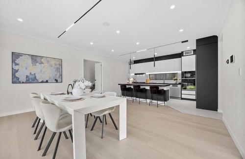 Flat Bush House | Luxury Corner New Home with Central AC 7BR 5BH