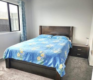 Papakura House | Luxury Ensuite room in modern Home