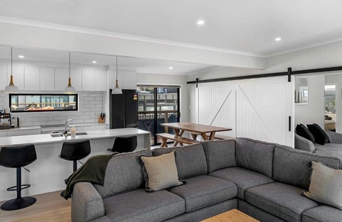 Waihi Beach Cottage | Luxury Glamping near Wahihi Beach for Amazing Family Vacations in New Zealand
