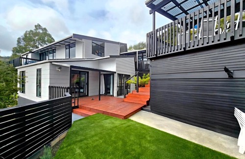 Pinehaven House | Luxury Hilltop Retreat Saltwater Pool, Spa & Sauna