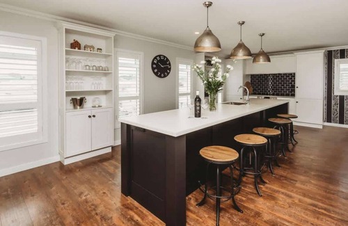 New Plymouth House | Luxury Holiday House with Ocean Views