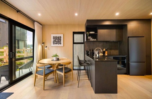 Frankton Villa | Luxury Queenstown 2Bed Villa