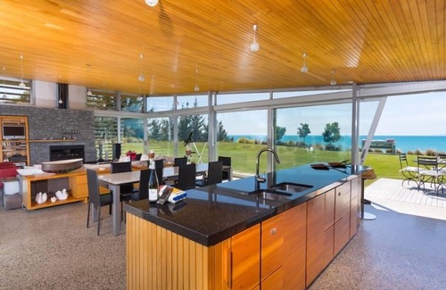 Tasman House | Luxury Retreat House in Kina - Tasman Bay, Nelson