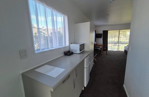Waiotahi Hotel | Magnolia Court Motel