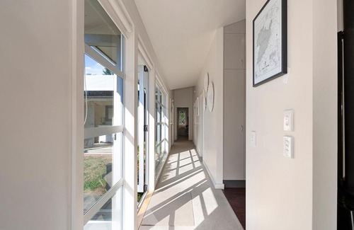 Waitahanui House | Mahuta Maison - Lake Taupo Holiday Home