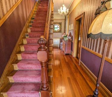 Conical Hill Bed & Breakfast | Mainholm Lodge