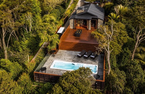 Titirangi House | Maison Blanc Lodge - Nature Haven 4-Bed Luxury