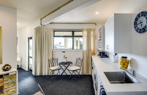 Napier Apartment | MAISON BLUE - Chic & Elegant. Sea views. Pets OK