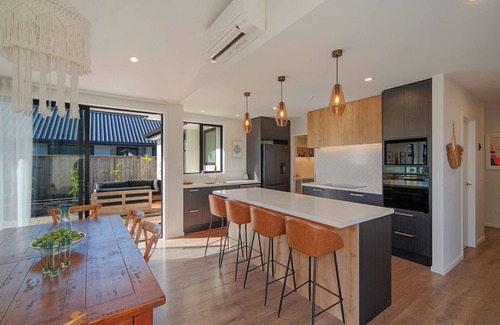 Mapua House | Mana Nalu - Mapua Holiday Home with Heated Pool And Just Steps From Mapua Wharf