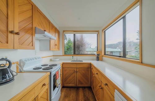 Lake Tekapo Apartment | Manawaroto 4BR with Mountain & Lake Views