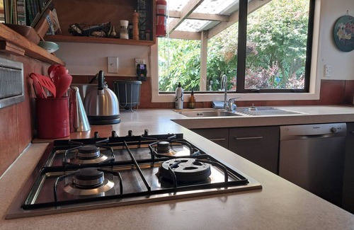 Waitara House | Manukorihi Secret Cottage