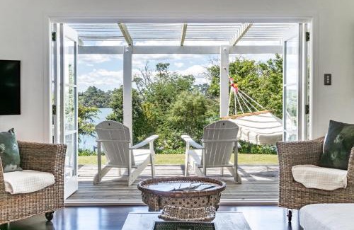 Raglan House | Mara Kai Retreat, Waterfront, Peaceful Retreat