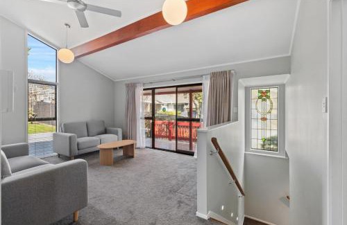 Bucklands Beach House | Marendellas Escape - Bucklands Beach Holiday Home