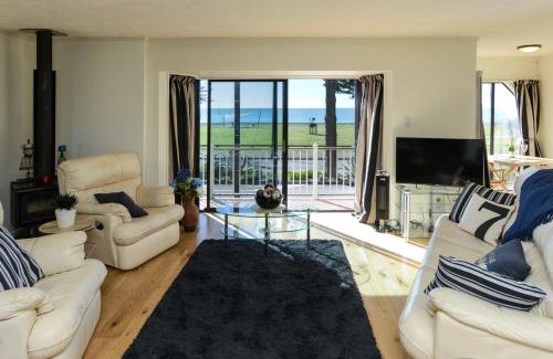 Napier House | Marine Parade Magic - Napier Holiday Home