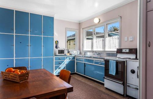 Waiotahi House | Marys Cozy Cottage