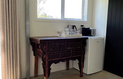 Matakana Apartment | Matakana Village Secluded Countryside Barn Stay
