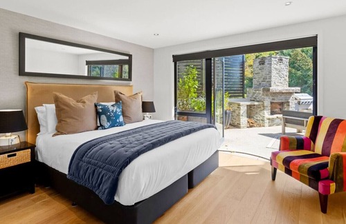 Fernhill House | Matakauri House Queenstown – 3 Bedrooms by MajorDomo | Elevated Aspen Grove Villa with Lake Wakatipu & Remarkables Views, Private Plunge Pool
