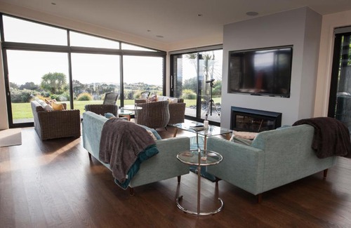 Tutukaka Cabin | Matapouri & Tutukaka Spectacular Coastal Views- Aroha Luxury Guest Suite