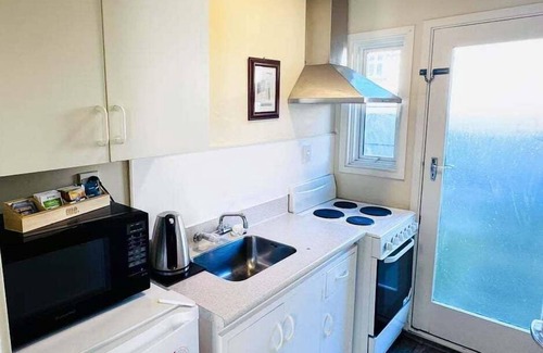 Merivale Apartment | Merivale Court Large Studio-Unit 3