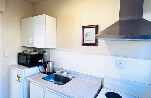 Merivale Apartment | Merivale Court Large Studio-Unit 3