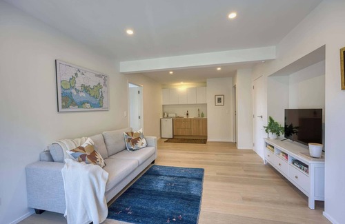 Palm Beach House | Miro Guesthouse - Palm Beach on Your Doorstep