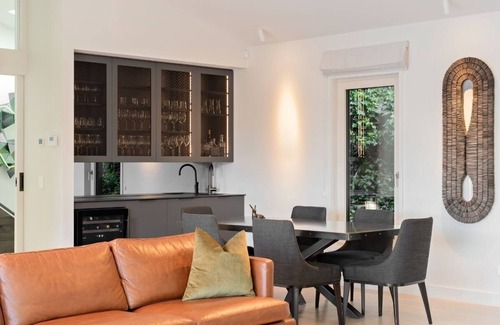 Fernhill House | Mizumi Villa by MajorDomo - Lake Views and Spa Pool