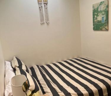 Queenstown Apartment | MKM Central QT Room - Shared Two-bedroom Apartment with Host Couple