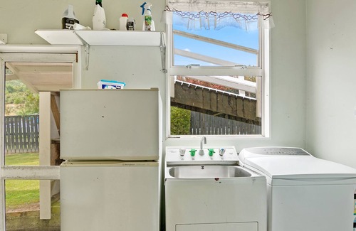 Waikawa Bay Cottage | MOANA ESCAPE - WAIKAWA HOLIDAY HOME, family friendly in Picton