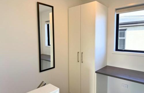 Lower Hutt House | Modern 1BR Townhouse with Private Courtyard