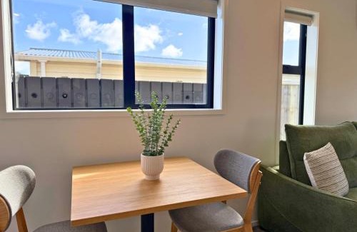 Lower Hutt House | Modern 1BR Townhouse with Private Courtyard