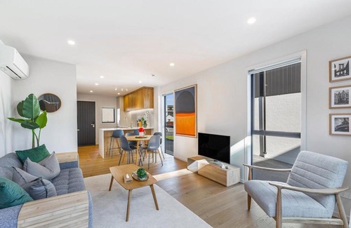 Mission Bay Apartment | Modern 2BR Townhouse in Mission Bay I Zodiak Stays