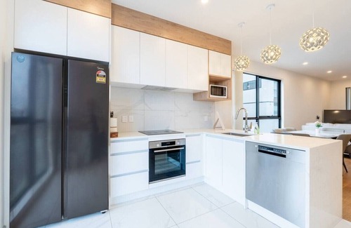 Belmont Villa | Modern 3-Bedroom Townhouse in Belmont