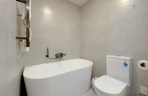 Epsom House | Modern 4 Bedrooms Townhouse in Epsom
