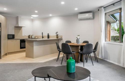 Oteha House | Modern 4BR Home near Albany and Browns Bay Beach