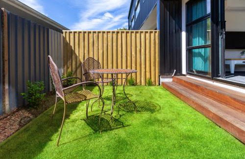 Riccarton Apartment | Modern 4BR in Riccarton, Walk to Mall & Park