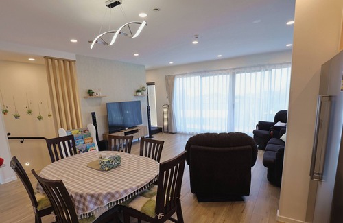 Saint Johns House | Modern 4BR park-view home in St Johns